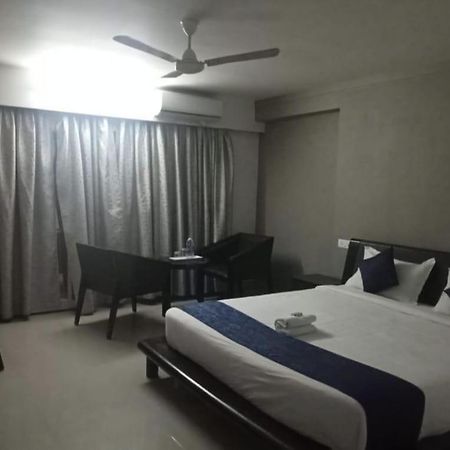Aec Residency Hotel Alappuzha ภายนอก รูปภาพ